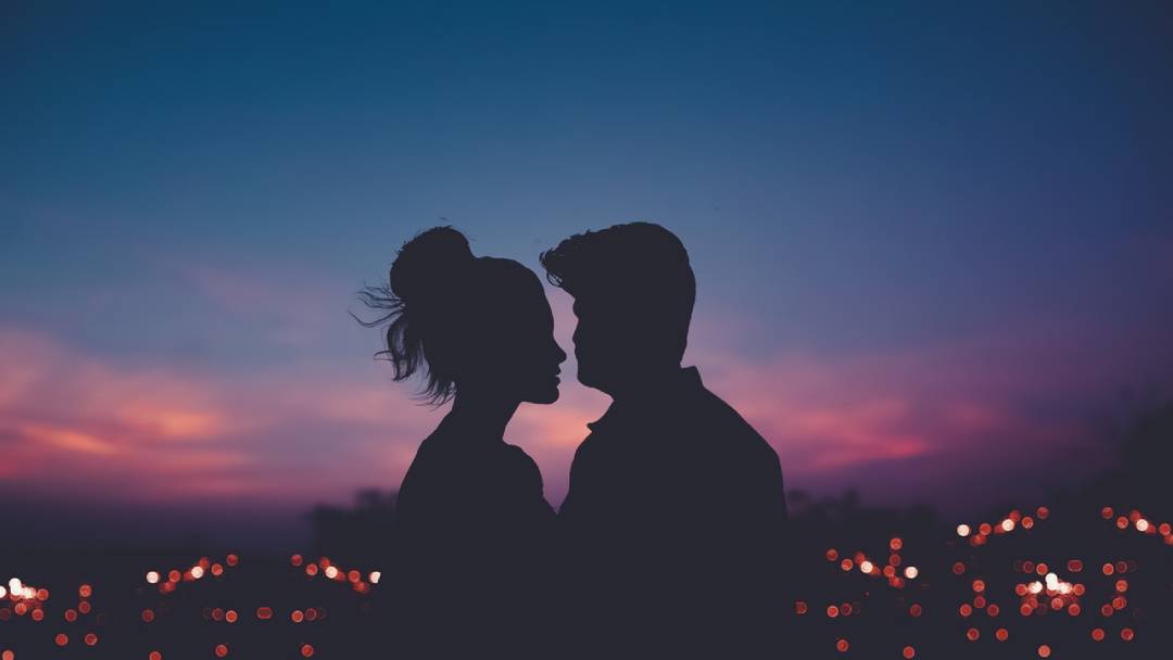 silhouette of people honeymoon